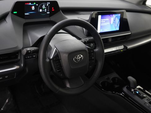 Used 2025 Toyota Prius LE image 19