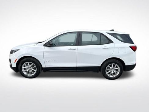 Used 2023 Chevrolet Equinox LS image 2