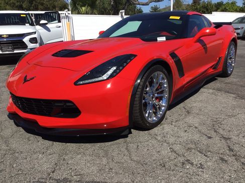 Used 2015 Chevrolet Corvette Z06 w/ 3LZ Preferred Equipment Group image 2