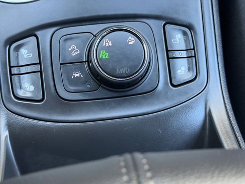 Used 2024 GMC Terrain SLT w/ Infotainment Package II image 12