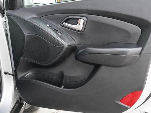 Used 2013 Hyundai Tucson Limited w/ Premium Pkg FWD image 11