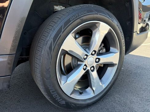 Used 2021 Jeep Grand Cherokee L Limited RWD image 30