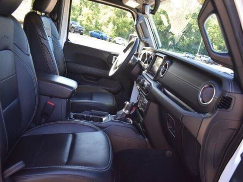 Used 2023 Jeep Wrangler Unlimited Sahara w/ Cold Weather Group AWD/4WD image 16
