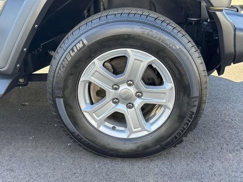 Used 2022 Jeep Wrangler Unlimited Sport w/ Sun And Sound Package AWD/4WD image 10
