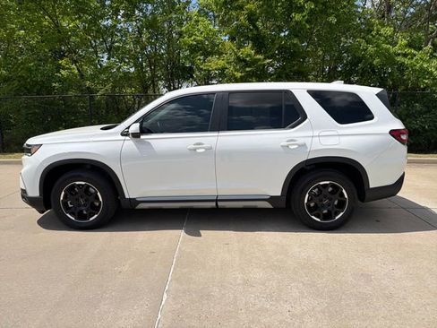 Used 2025 Honda Pilot EX-L image 2