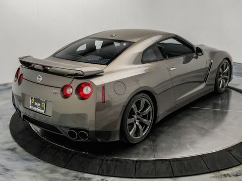 Used 2009 Nissan GT-R Premium AWD/4WD image 25