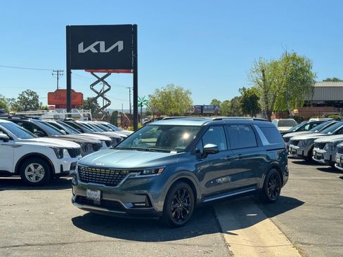 Used 2023 Kia Carnival SX Prestige image 1