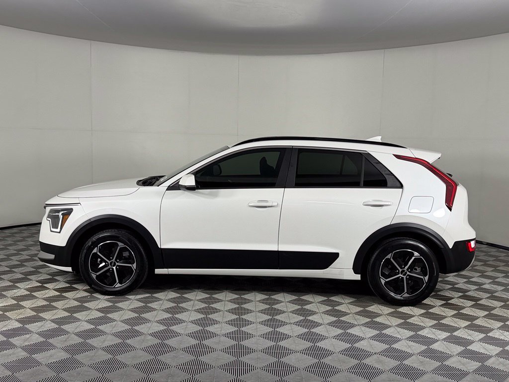 Used 2025 Kia Niro LX FWD image 10