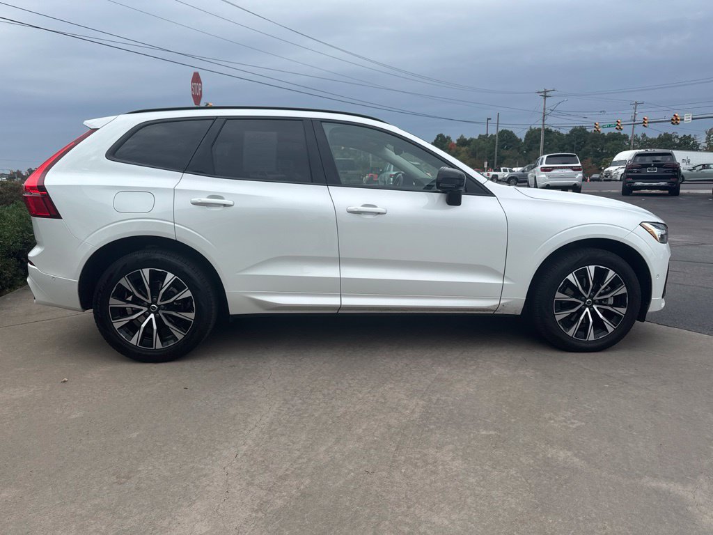 Used 2025 Volvo XC60 B5 Plus w/ Climate Package AWD/4WD image 4