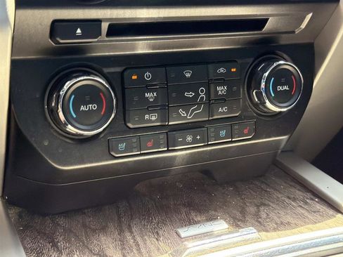 Used 2017 Ford F250 Lariat w/ Lariat Ultimate Package AWD/4WD image 19