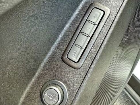 Used 2019 Chevrolet Equinox Premier image 38