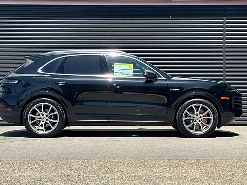 New 2026 Porsche Cayenne E-Hybrid AWD/4WD image 9