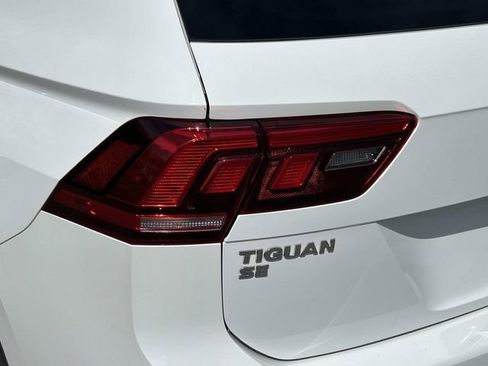 Used 2018 Volkswagen Tiguan SE FWD image 11