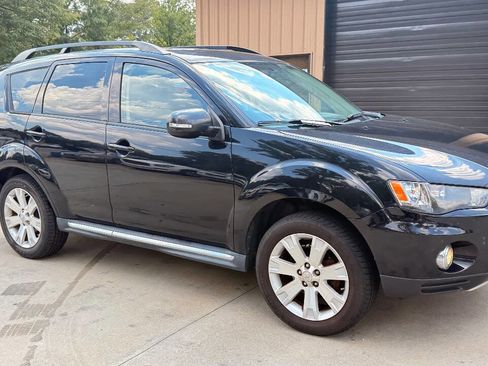 Used 2013 Mitsubishi Outlander SE image 17