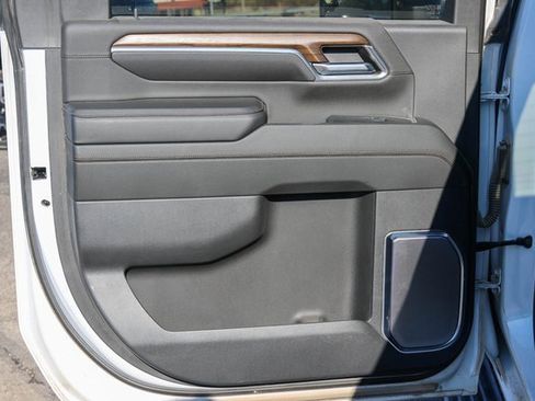 Used 2024 Chevrolet Silverado 2500 High Country w/ High Country Premium Package image 17