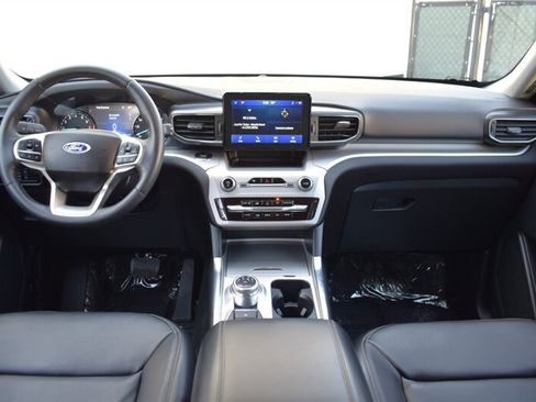 Used 2024 Ford Explorer XLT w/ Equipment Group 202A AWD/4WD image 13