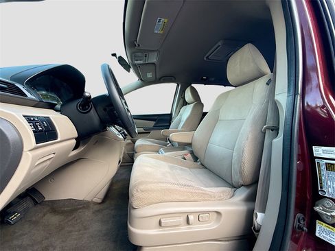 Used 2017 Honda Odyssey SE image 16