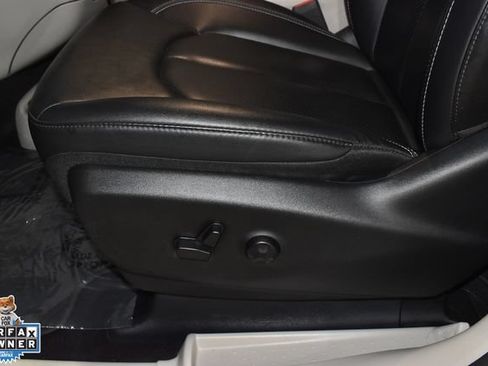 Certified 2024 Chrysler Pacifica Touring-L FWD image 33