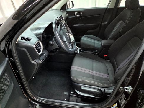 Used 2022 Hyundai Venue SEL image 16