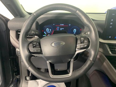 Used 2025 Ford Explorer Platinum RWD image 21