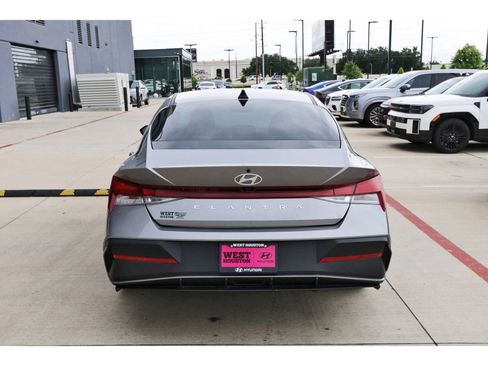 Certified 2024 Hyundai Elantra SEL FWD image 8