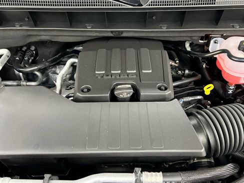 Used 2025 Chevrolet Silverado 1500 LT AWD/4WD image 23