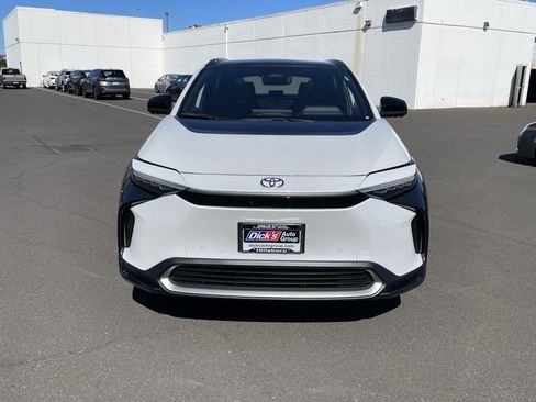 Used 2023 Toyota bZ4X FWD image 8