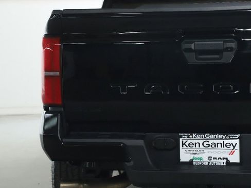 Used 2025 Toyota Tacoma TRD Off-Road image 44