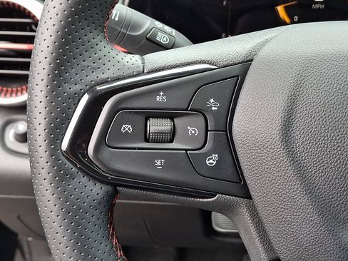 Used 2025 Chevrolet Trax RS w/ Sunroof Package FWD image 22