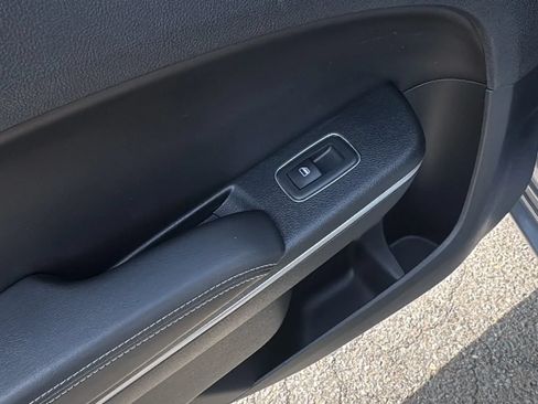 Used 2018 Chrysler 300 S w/ 300S Premium Group RWD image 14