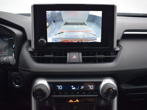 Used 2025 Toyota RAV4 XLE AWD/4WD image 15