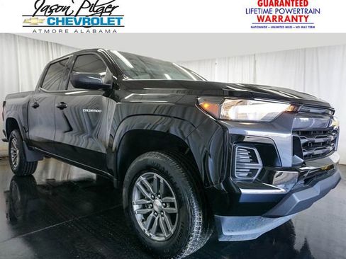 Used 2025 Chevrolet Colorado LT image 1
