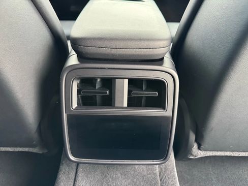 Used 2022 Porsche Taycan image 24