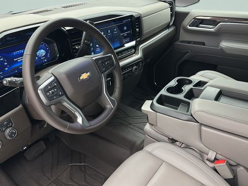 Used 2025 Chevrolet Silverado 1500 LT w/ Leather Package AWD/4WD image 12