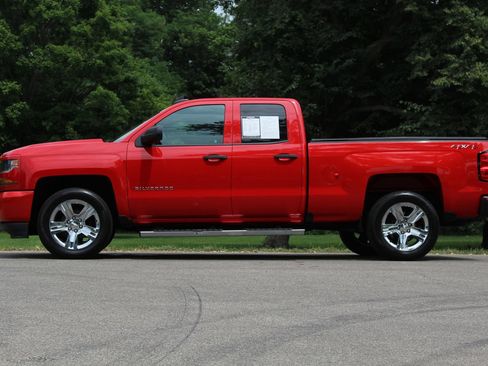 Used 2018 Chevrolet Silverado 1500 Custom w/ Custom Value Package AWD/4WD image 4