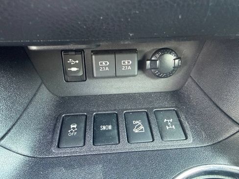 Used 2019 Toyota Highlander XLE AWD/4WD image 22
