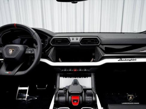 Used 2026 Lamborghini Urus SE AWD/4WD image 37