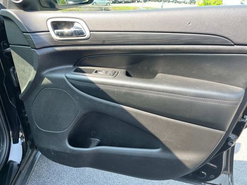 Used 2021 Jeep Grand Cherokee Laredo image 21