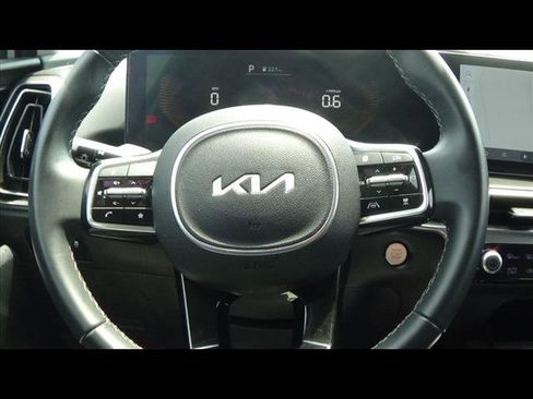 Used 2024 Kia Sorento S image 22