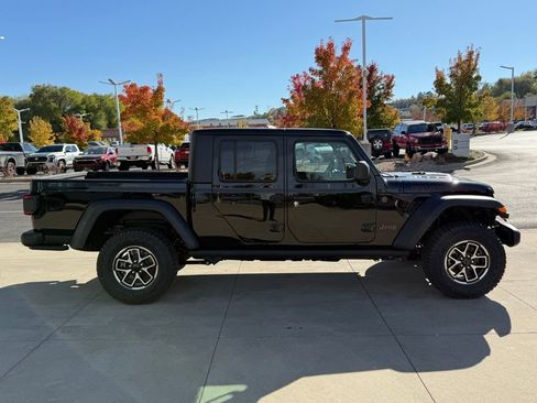 New 2025 Jeep Gladiator Rubicon w/ Convenience Group image 6