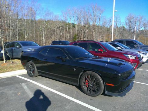 Used 2023 Dodge Challenger SRT Hellcat w/ Driver Convenience Group image 5