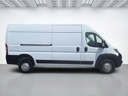 Used 2023 RAM ProMaster 2500 FWD image 3