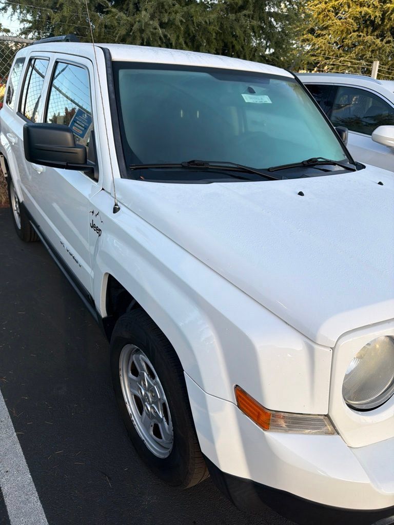 Used 2014 Jeep Patriot Sport w/ Power Value Group FWD image 3