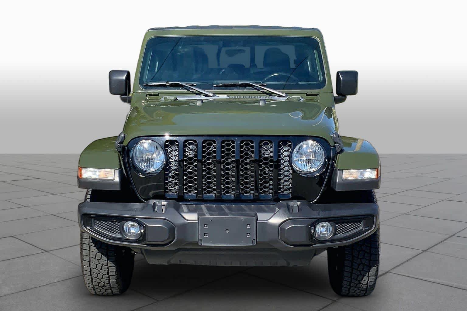 Used 2022 Jeep Gladiator Sport AWD/4WD image 3
