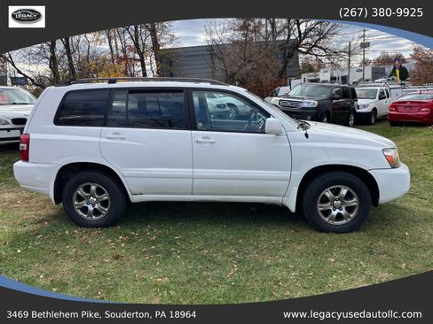 Used 2005 Toyota Highlander 4WD V6 w/ 3rd Row image 4