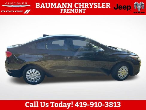 Used 2018 Chevrolet Cruze LS FWD image 7