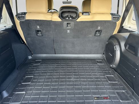 Used 2018 Jeep Wrangler Unlimited Sahara AWD/4WD image 21
