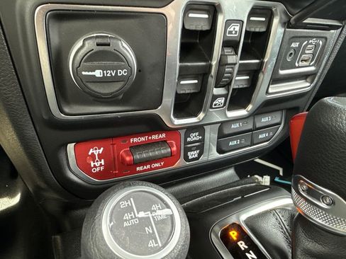 Used 2025 Jeep Wrangler Unlimited Rubicon 4xe w/ Safety Group AWD/4WD image 22