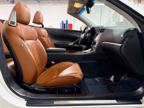 Used 2014 Lexus IS 250C w/ Luxury Package RWD image 45
