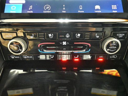 Used 2021 Jeep Grand Cherokee L Overland w/ Luxury Tech Group IV AWD/4WD image 21